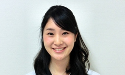 秋山　真美